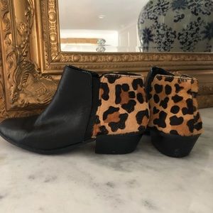 Apri Leopard black leather booties shoes size 7